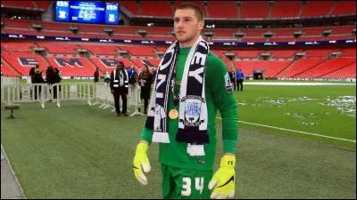 Comment s'appelle ce gardien de but ?