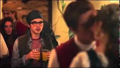 Sam est amoureux d'une de ses amies. Laquelle ?