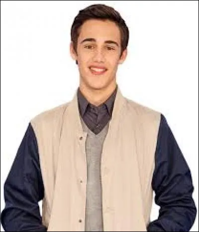 Avec qui Linda sort-elle ?