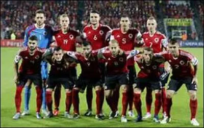 Quelle équipe Giovanni De Biasi entraîne-t-il ?