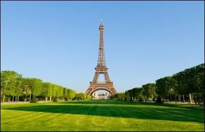 Où devait être construite la tour Eiffel ?