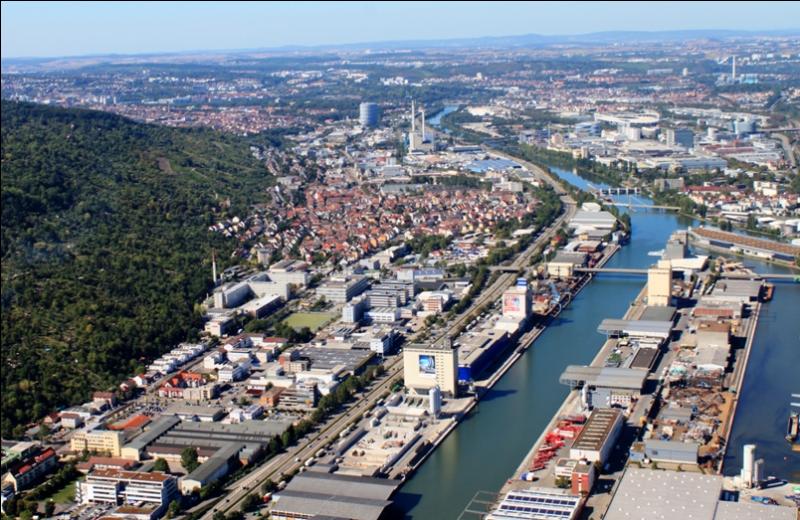 Quel affluent du Rhin passe à Stuttgart ?