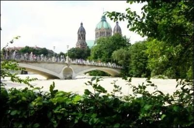Quelle rivi&egrave;re traverse Munich ?