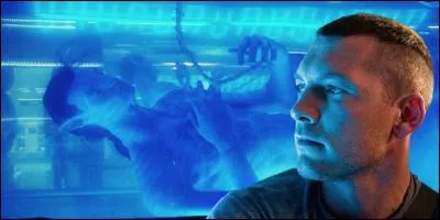 Quand elle le prend dans ses bras, il voit la vie en bleu !