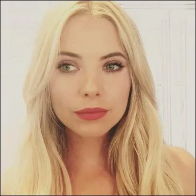 Quel est le pseudo Instagram officiel de l'actrice Ashley Benson ?
