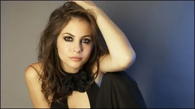 Quel est le pseudo Instagram officiel du mannequin Willa Holand ?