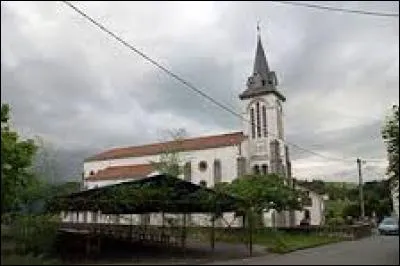 Voici l'église Saint-François-Xavier de Jaxu. Commune des Pyrénées-Atlantiques dans le Pays de Cize, elle se situe en région ...
