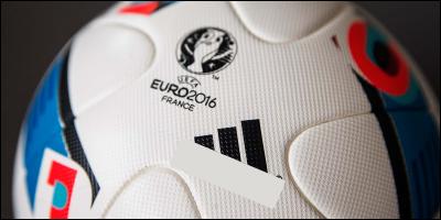 C'est une marque de sport, on la retrouve en ce moment sur les ballons de l'Euro et sur certains maillots. Laquelle est-ce ?