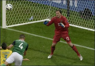 Il s'agit du gardien de but ukrainien. Comment s'appelle-t-il ?