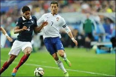 Dans quel pays joue Koscielny ?