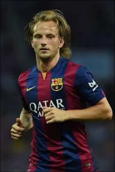 Avec quel maillot Ivan Rakitic a-t-il fait ses débuts professionnels?