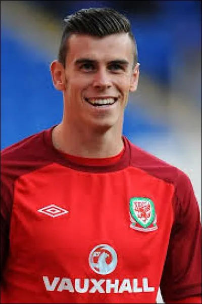 Quel est le poste initial de Gareth Bale?