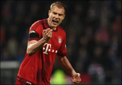 Comment s'appelle ce défenseur ?