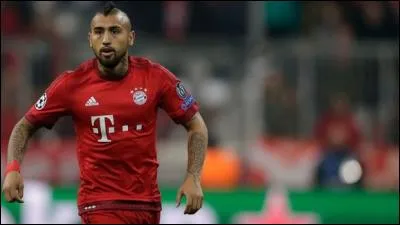 Quel est le nom de ce milieu de terrain ?