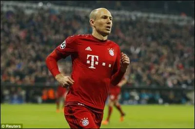 Comment s'appelle cet attaquant ?