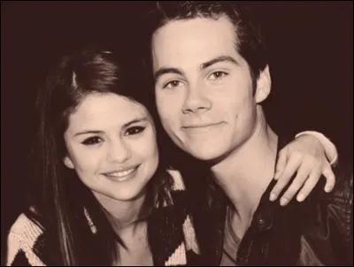 Avec qui Dylan est-il en couple ?