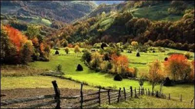 Quel département français porte le numéro 53 ?