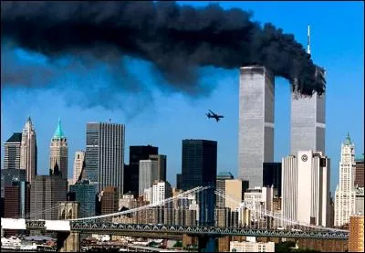 A quelle heure le premier avion percuta-t-il les tours jumelles du World Trade Center le 11 septembre 2001 ?