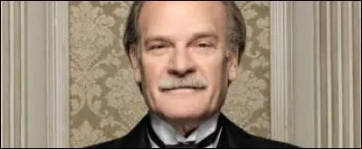 Qui est cet homme présent au Grand Hôtel pour accomplir sa vengeance et qui va tomber amoureux de l'ancienne propriétaire du Grand Hôtel ?