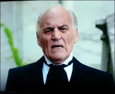 Qui est ce monsieur, en réalité l'assassin au couteau d'or ?