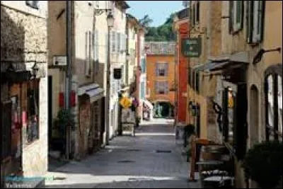 Cette balade se termine dans les rues de Valbonne. Nous sommes dans une ville de l'arrondissement de Grasse, dans le d&eacute;partement ...