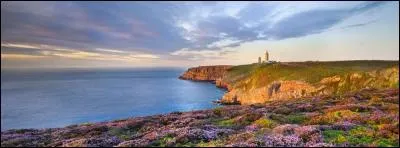 Dans quelle région est situé le département des Côtes d'Armor ?