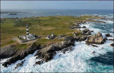 À quel département sont rattachées les îles d'Iroise, Molène et Ouessant ?