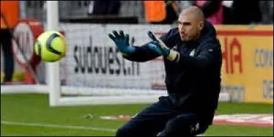 Pour quel pays Ruffier travaille-t-il ?