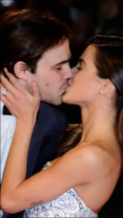 A- t- elle un petit ami ?