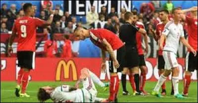 Quel poste Kádár occupe-t-il ?