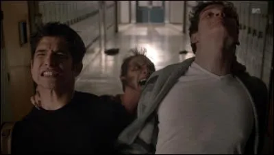 De quelle couleur ses yeux sont-ils quand il est humain ?