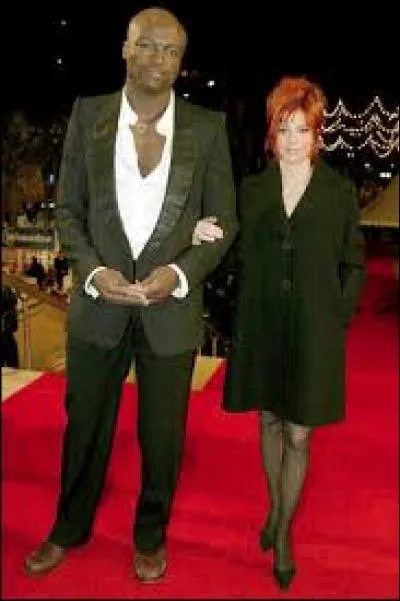 Avec quel chanteur partage-t-elle un duo sur la chanson "Les Mots" en 2001 ?