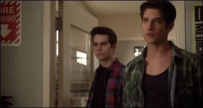 Comment commence le 1er épisode de la saison 3B ?