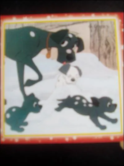Dans "Les 101 Dalmatiens", qui découvre la disparition des chiots ?