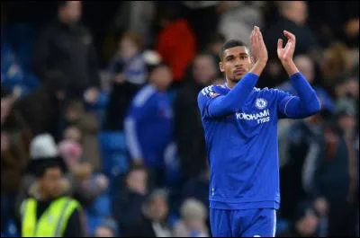 Quel est le nom de ce milieu de terrain ?