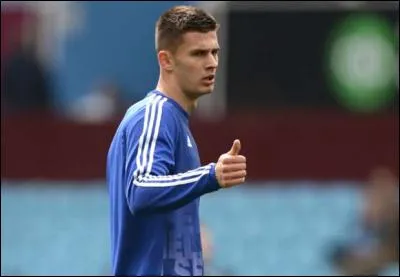 Quel est le nom de ce défenseur ?