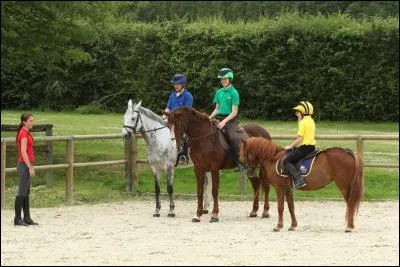 Que faut-il obligatoirement porter pour monter ?