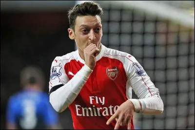 Quel est le nom de ce milieu de terrain ?