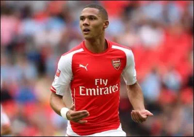 Comment s'appelle ce défenseur ?