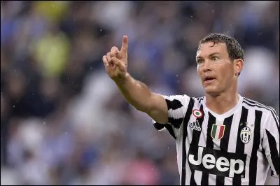 Comment s'appelle ce défenseur ?