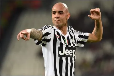 Comment s'appelle cet attaquant ?