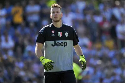 Comment s'appelle ce gardien de but ?