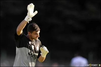 Comment s'appelle ce gardien de but ?