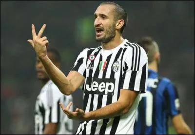 Comment s'appelle ce défenseur ?