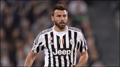 Comment s'appelle ce défenseur ?