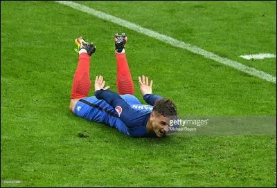Dernier signe d'Antoine Griezmann ! Dans le match contre l'Islande, il a fait le pingouin. Que nous prouve-t-il ?