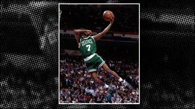 Lui, je ne pouvais pas l'oublier. Ancien professionnel de basket, la preuve y est, 21 ans après, le geste se fait toujours ! Qui est-il ?