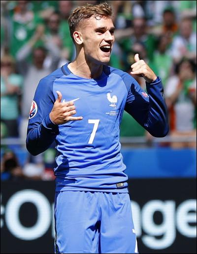 D'ailleurs, si nous parlons d'un autre joueur de football de l'équipe de France, celui nous a fait gagner le match de France-Allemagne, et plein d'autres encore. Que représente ce geste qu'il fait souvent ?