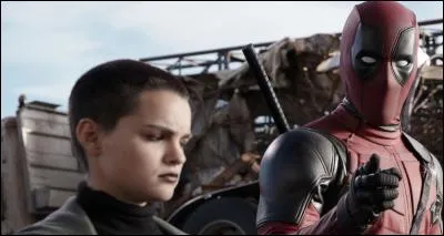 À qui parle-t-il sur cette image ?