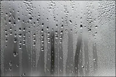 La buée est la forme .... de l'eau